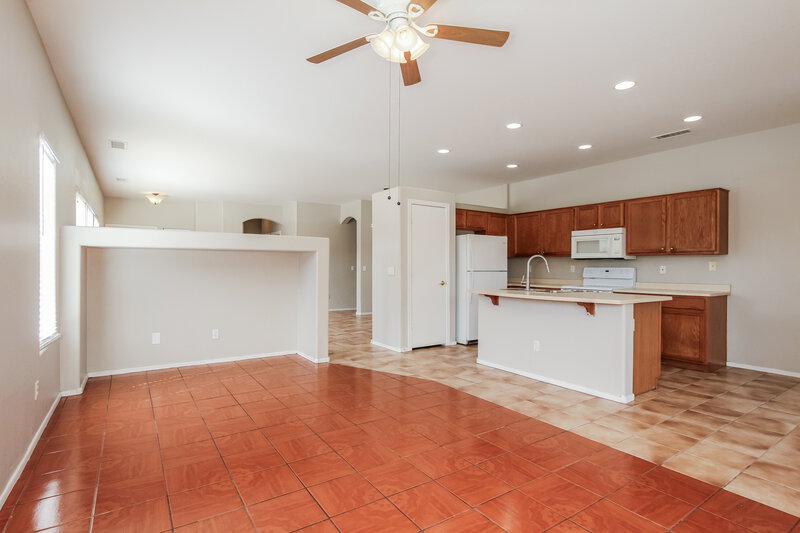 2,005/Mo, 1523 S 84th Dr Tolleson, AZ 85353 Living Room View 2