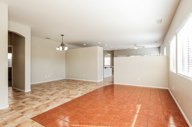 2,005/Mo, 1523 S 84th Dr Tolleson, AZ 85353 Family Room View