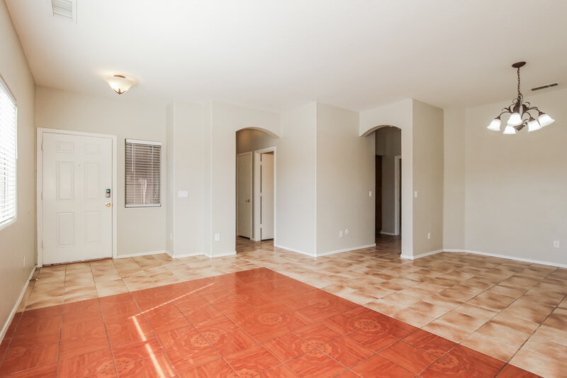 2,005/Mo, 1523 S 84th Dr Tolleson, AZ 85353 Family Room View 2