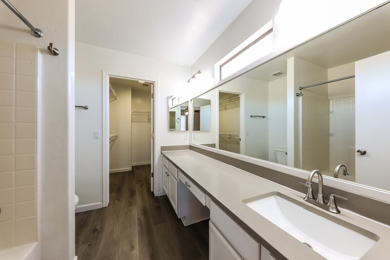 1,990/Mo, 15995 W Vogel Ave Goodyear, AZ 85338 Main Bathroom View