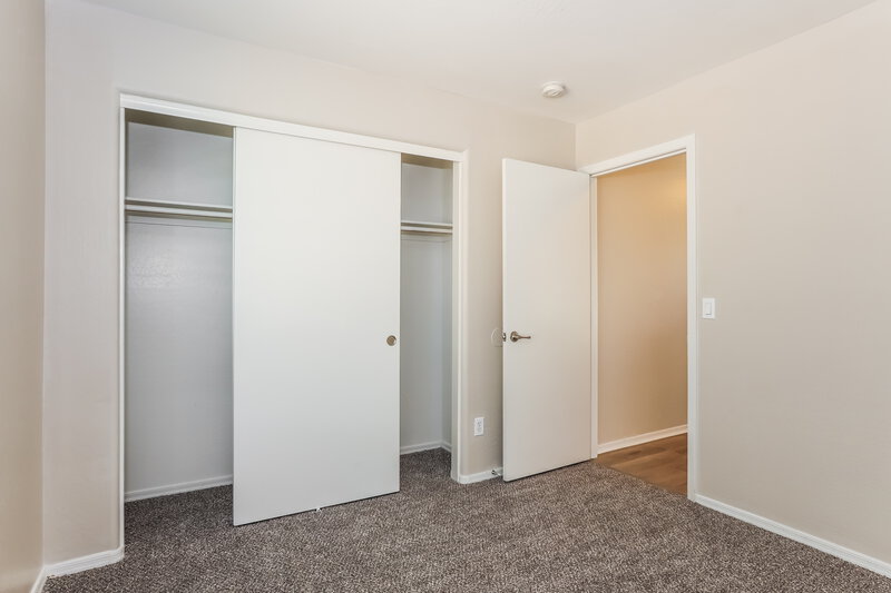 2,095/Mo, 2018 W Alta Vista Rd Phoenix, AZ 85041 Bedroom View