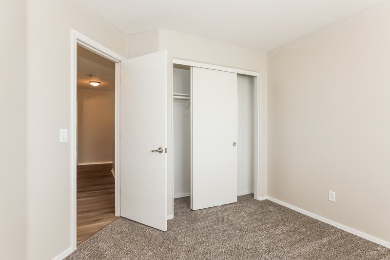 2,095/Mo, 2018 W Alta Vista Rd Phoenix, AZ 85041 Bedroom View 2