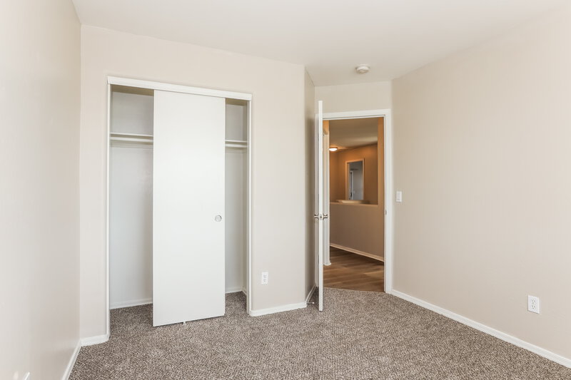 2,095/Mo, 2018 W Alta Vista Rd Phoenix, AZ 85041 Bedroom View 3