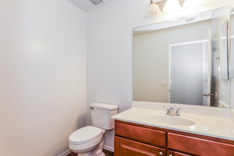 2,095/Mo, 2018 W Alta Vista Rd Phoenix, AZ 85041 Bathroom View