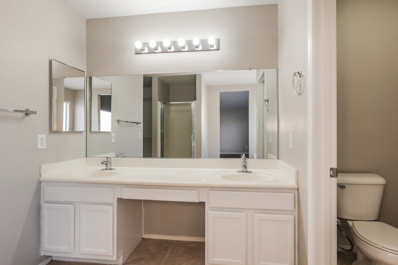 1,960/Mo, 21868 W Mohave St Buckeye, AZ 85326 Main Bathroom View