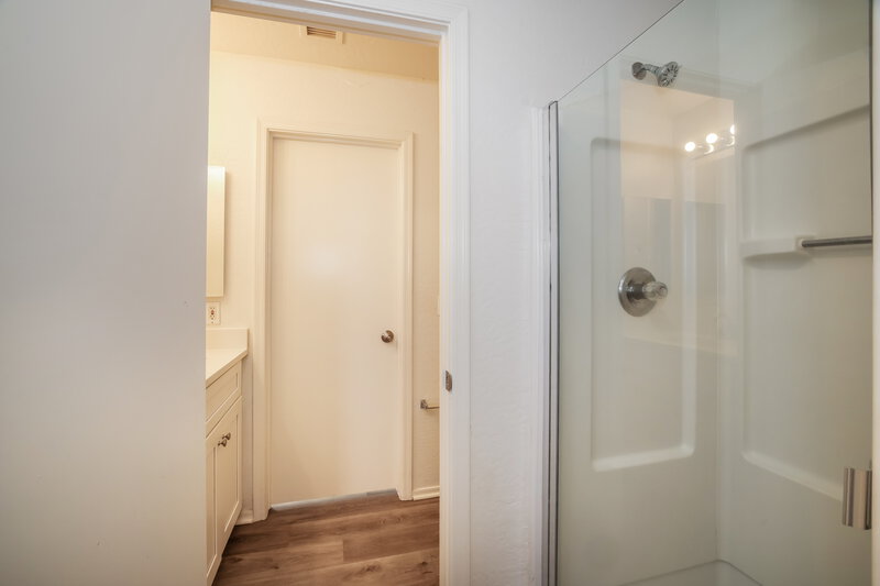 1,865/Mo, 21940 W Casey Ln Buckeye, AZ 85326 Main Bathroom View