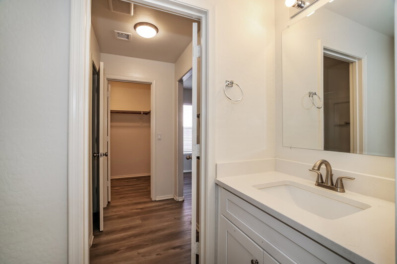 1,865/Mo, 21940 W Casey Ln Buckeye, AZ 85326 Main Bathroom View 2