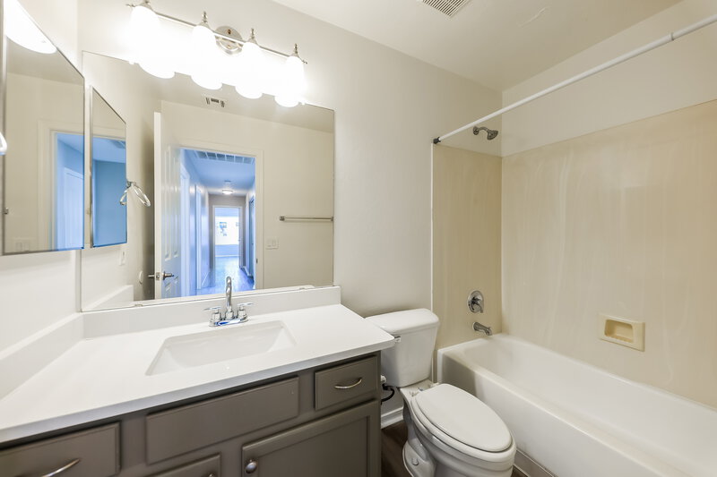 2,025/Mo, 2201 S 84th Ave Tolleson, AZ 85353 Bathroom View