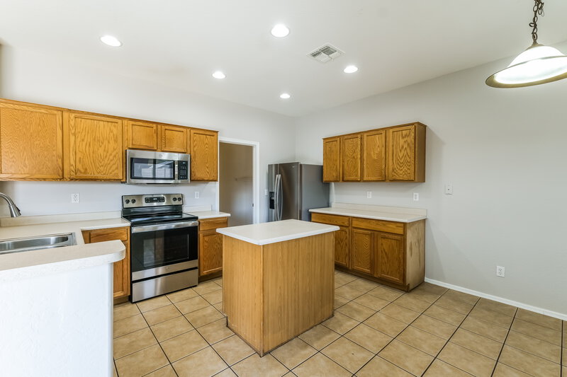 2,395/Mo, 2205 N 91st Gln Phoenix, AZ 85037 Kitchen View