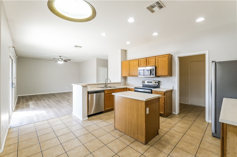 2,395/Mo, 2205 N 91st Gln Phoenix, AZ 85037 Kitchen View 2