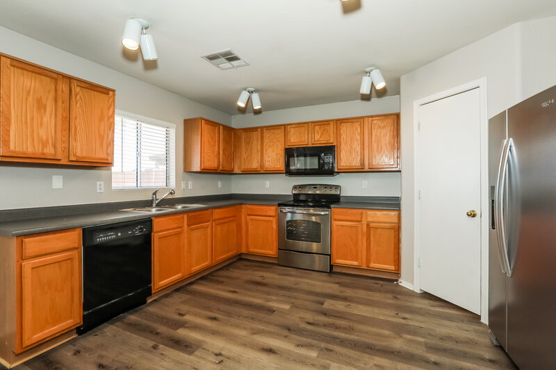 1,830/Mo, 2324 E San Manuel Rd San Tan Valley, AZ 85143 Kitchen View
