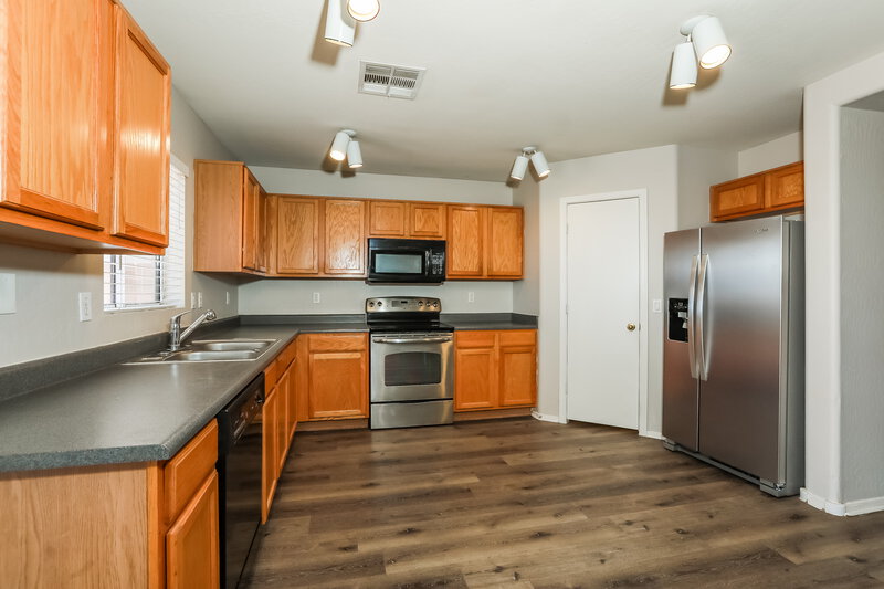 1,830/Mo, 2324 E San Manuel Rd San Tan Valley, AZ 85143 Kitchen View 2
