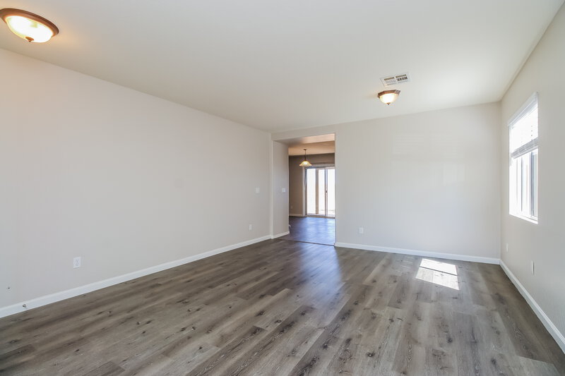 2,000/Mo, 2324 E San Manuel Rd San Tan Valley, AZ 85143 Family Room View 2