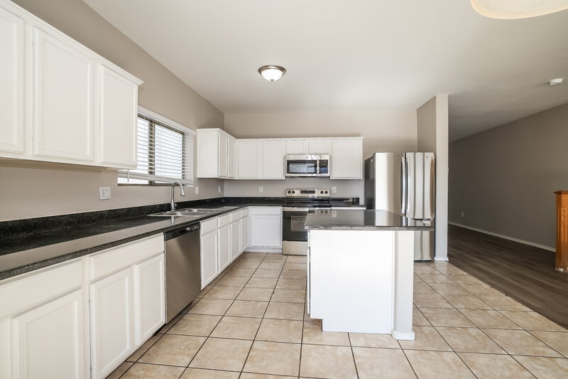 2,085/Mo, 2413 W Chipman Rd Phoenix, AZ 85041 Misc View 3