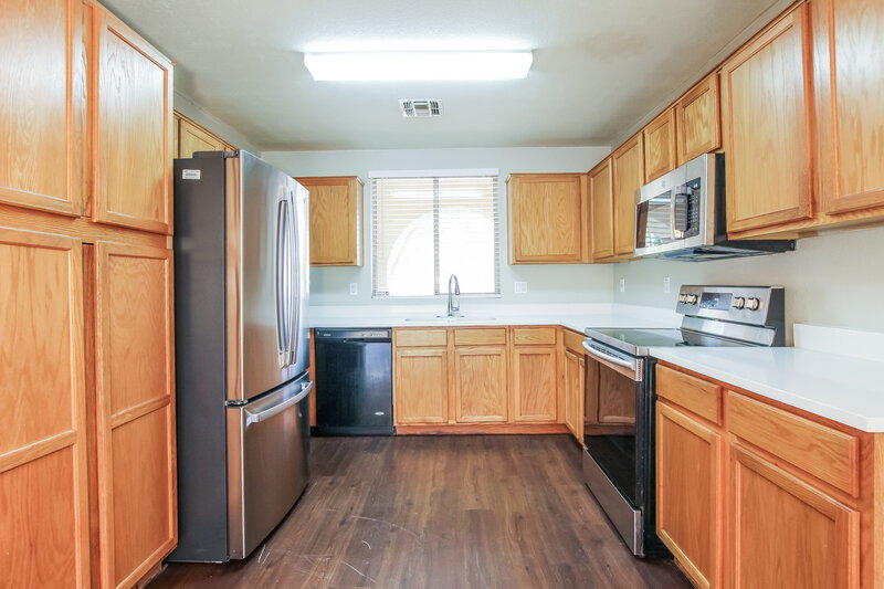 1,885/Mo, 2627 S 84th Gln Tolleson, AZ 85353 Kitchen View