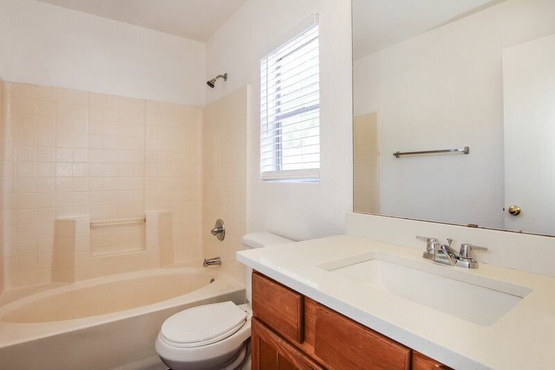 1,865/Mo, 2627 S 84th Gln Tolleson, AZ 85353 Main Bathroom View