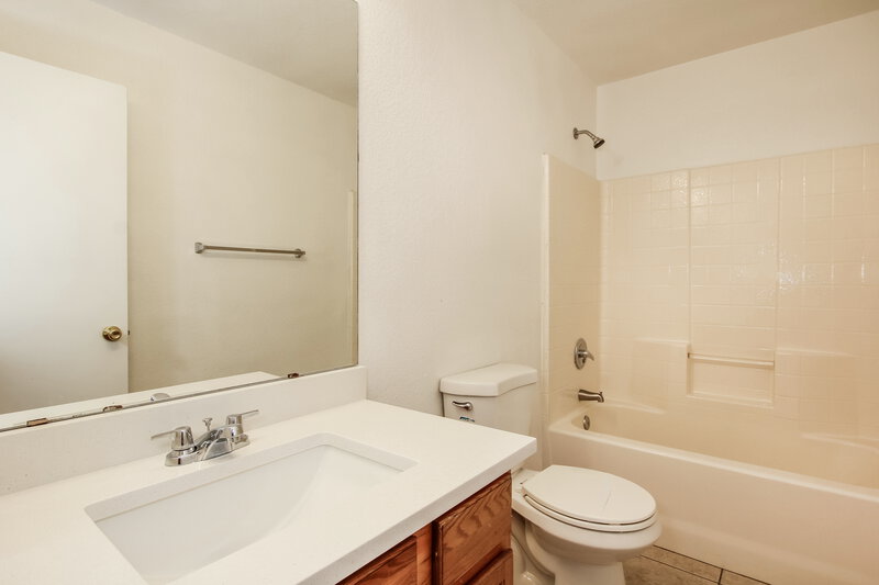 1,865/Mo, 2627 S 84th Gln Tolleson, AZ 85353 Bathroom View