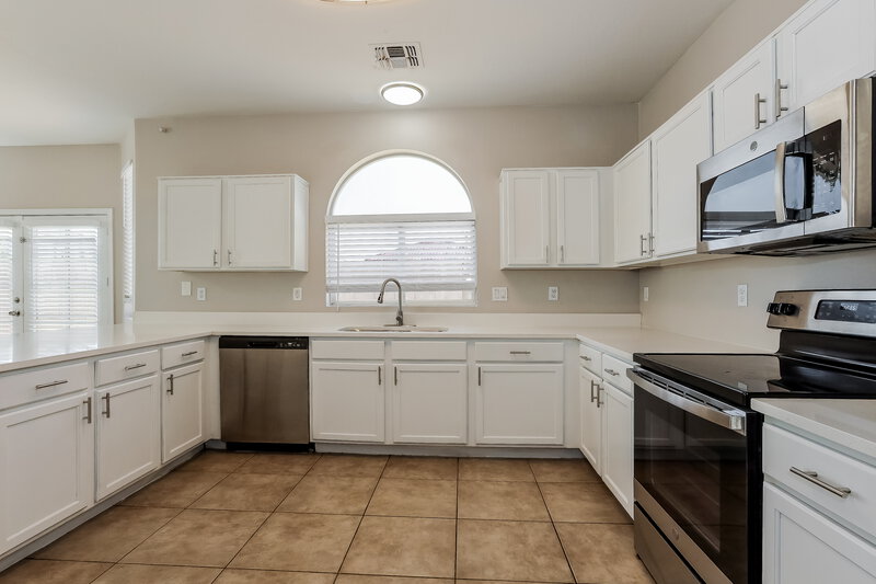 1,810/Mo, 2656 S 89th Ave Tolleson, AZ 85353 Kitchen View 2