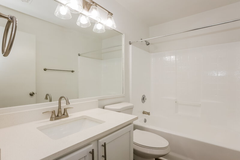 1,810/Mo, 2656 S 89th Ave Tolleson, AZ 85353 Bathroom View 2