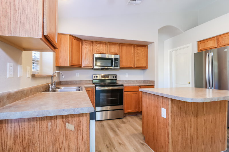 2,040/Mo, 3108 S 92nd Dr Tolleson, AZ 85353 Kitchen View 2