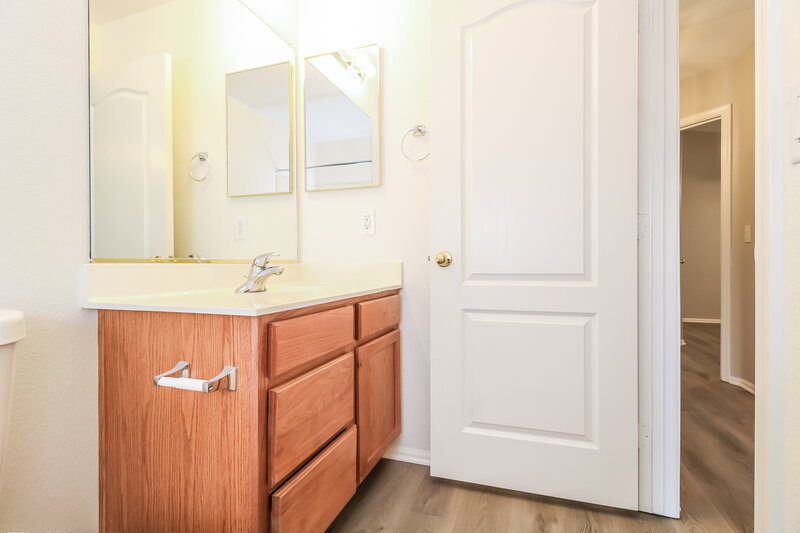 2,040/Mo, 3108 S 92nd Dr Tolleson, AZ 85353 Bathroom View