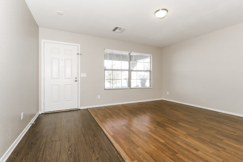 2,270/Mo, 3127 W Park St Phoenix, AZ 85041 Living Room View