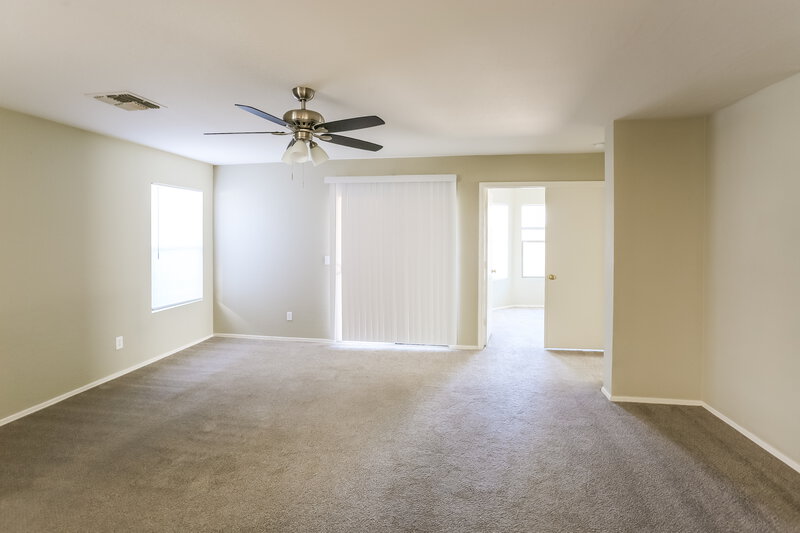 2,180/Mo, 3140 W Maldonado Rd Phoenix, AZ 85041 Living Room View