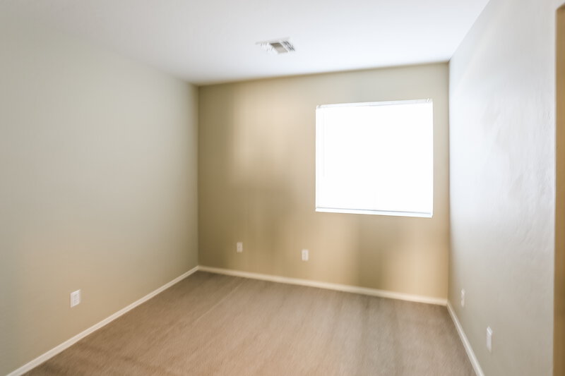 2,180/Mo, 3140 W Maldonado Rd Phoenix, AZ 85041 Bedroom View 2