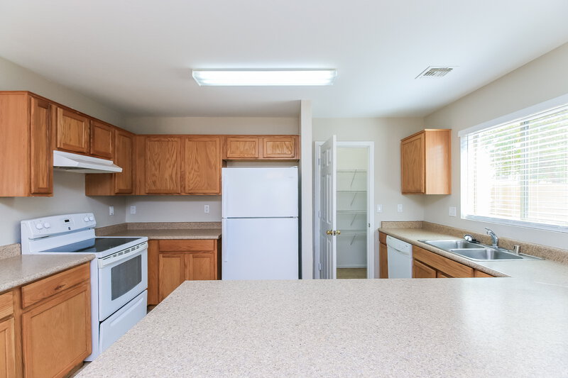 2,275/Mo, 3206 S Justin Dr Tolleson, AZ 85353 Kitchen View
