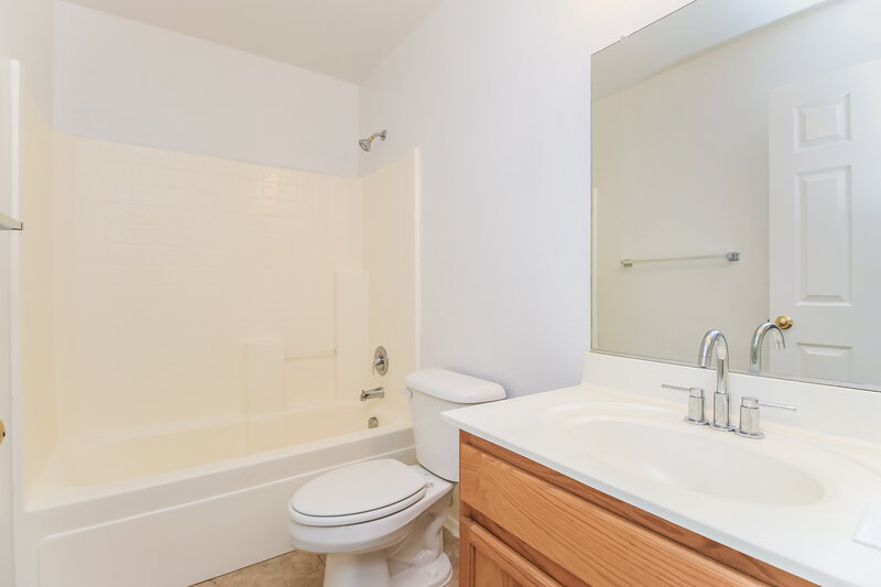 2,275/Mo, 3206 S Justin Dr Tolleson, AZ 85353 Bathroom View 2