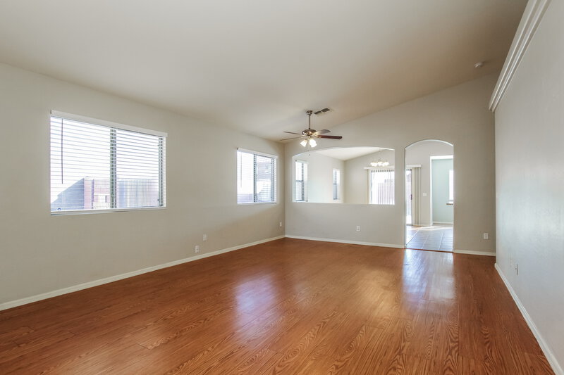 1,895/Mo, 3329 W Wayland Dr Phoenix, AZ 85041 Living Room View