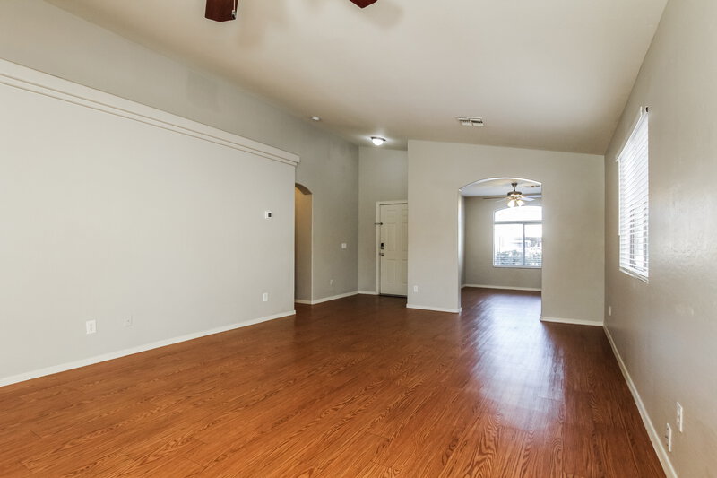 1,895/Mo, 3329 W Wayland Dr Phoenix, AZ 85041 Living Room View 3