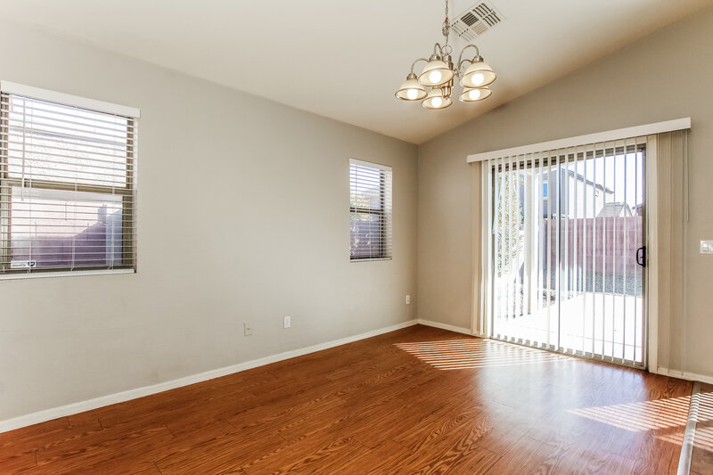 1,895/Mo, 3329 W Wayland Dr Phoenix, AZ 85041 Dining Room View