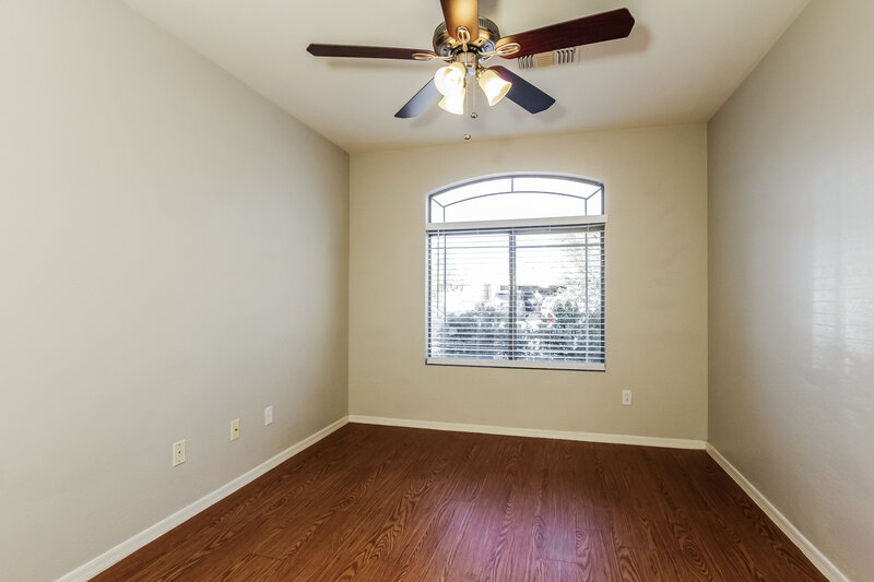1,895/Mo, 3329 W Wayland Dr Phoenix, AZ 85041 Bonus Room View