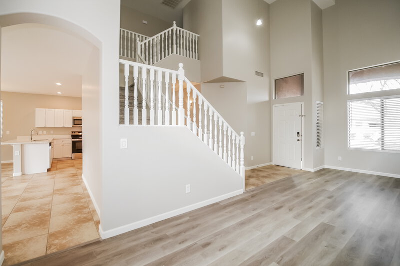 2,200/Mo, 3729 W Saint Anne Ave Phoenix, AZ 85041 Living Room View 2