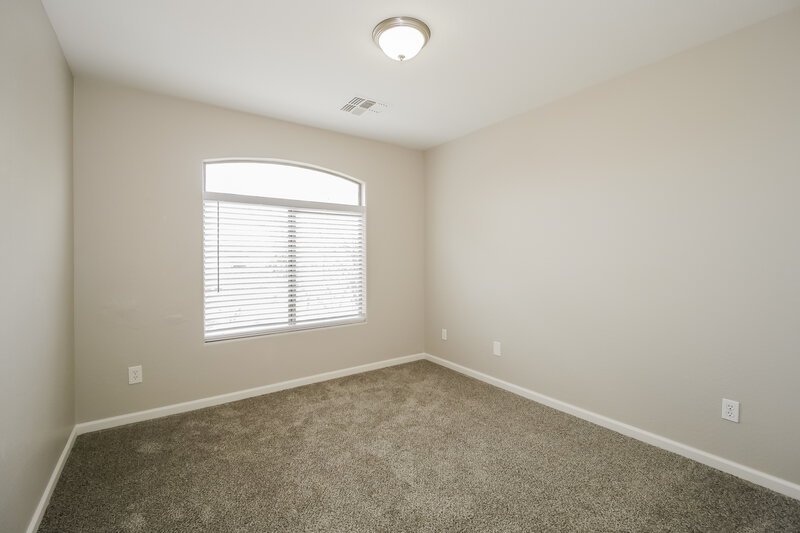 2,200/Mo, 3729 W Saint Anne Ave Phoenix, AZ 85041 Bedroom View 2