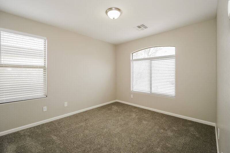 2,200/Mo, 3729 W Saint Anne Ave Phoenix, AZ 85041 Bedroom View 3