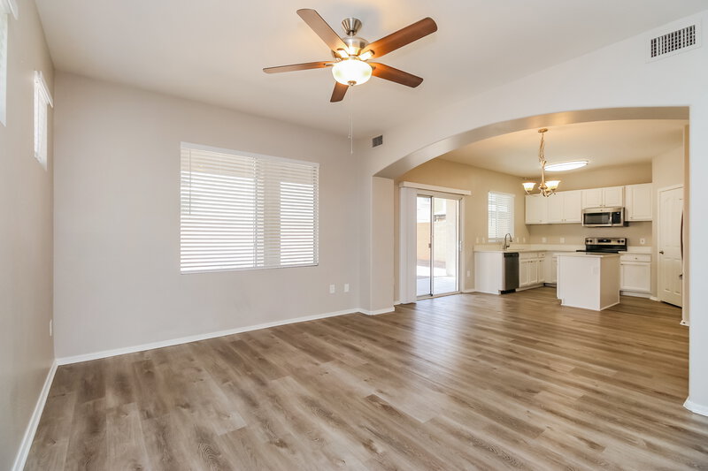 2,050/Mo, 3926 W Fremont Rd Phoenix, AZ 85041 Living Room View