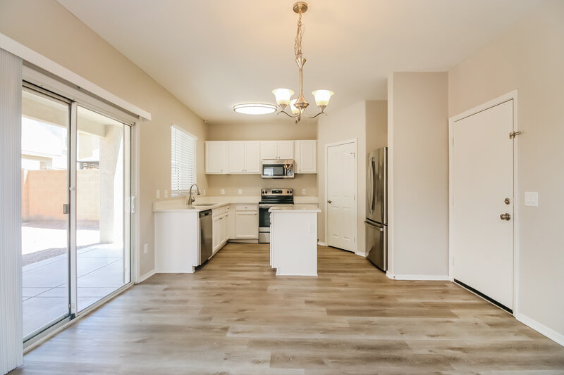 2,050/Mo, 3926 W Fremont Rd Phoenix, AZ 85041 Dining Room View