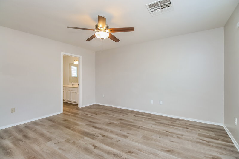 2,050/Mo, 3926 W Fremont Rd Phoenix, AZ 85041 Main Bedroom View 2