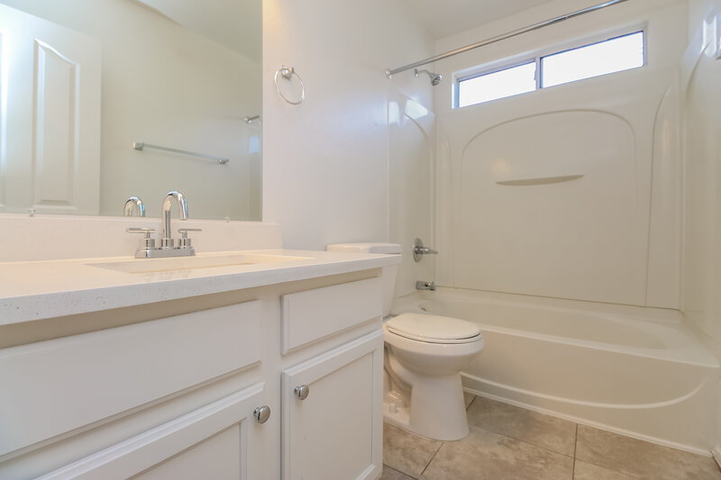 2,050/Mo, 3926 W Fremont Rd Phoenix, AZ 85041 Bathroom View