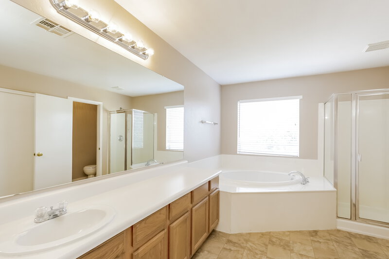 2,340/Mo, 3946 W Pollack St Phoenix, AZ 85041 Master Bathroom View