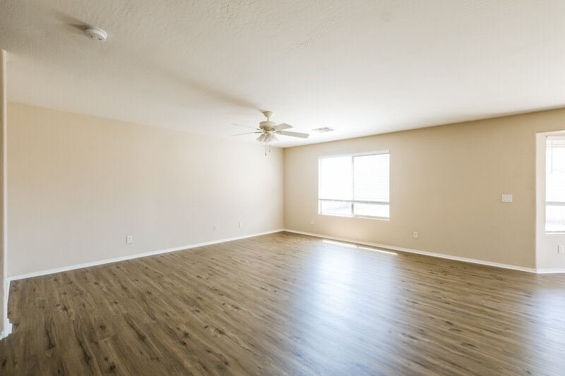 2,270/Mo, 4310 N 124th Ave Avondale, AZ 85392 Living Room View 3