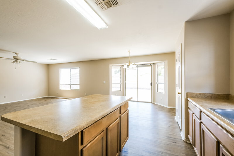 2,270/Mo, 4310 N 124th Ave Avondale, AZ 85392 Kitchen View 2
