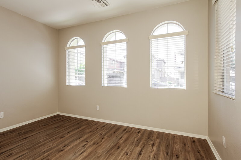 1,995/Mo, 5148 W Warner St Phoenix, AZ 85043 Living Room View 2