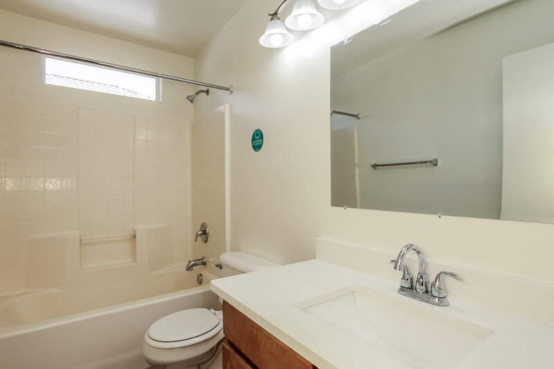 1,995/Mo, 5148 W Warner St Phoenix, AZ 85043 Bathroom View