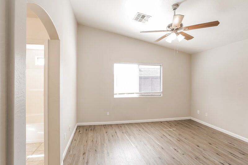 1,855/Mo, 5704 S 32nd Dr Phoenix, AZ 85041 Main Bedroom View