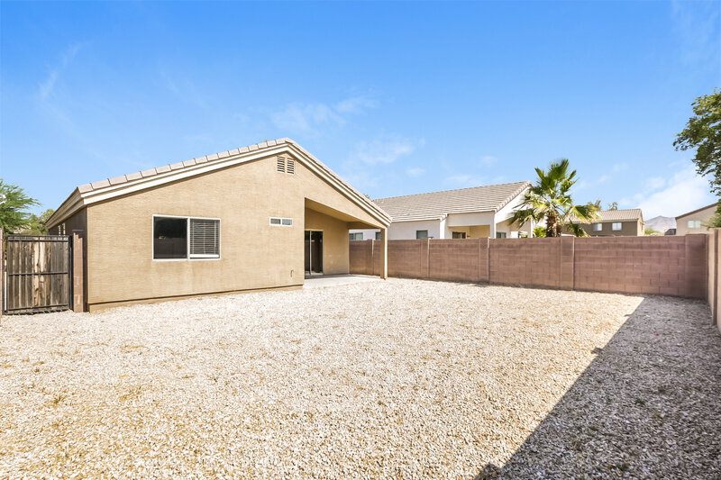 1,855/Mo, 5704 S 32nd Dr Phoenix, AZ 85041 Rear View 2