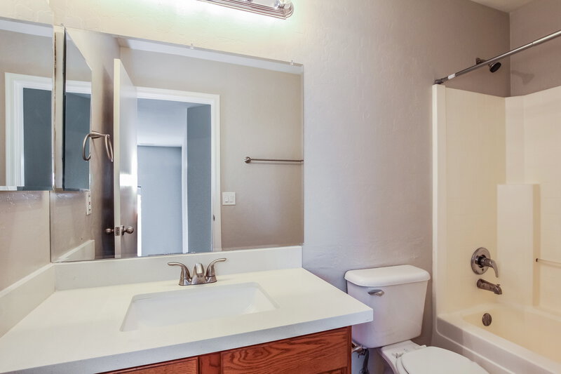 1,960/Mo, 6035 N Laguna Dr Litchfield Park, AZ 85340 Main Bathroom View