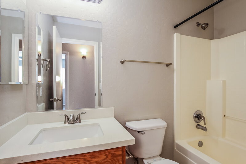 1,960/Mo, 6035 N Laguna Dr Litchfield Park, AZ 85340 Main Bathroom View 2